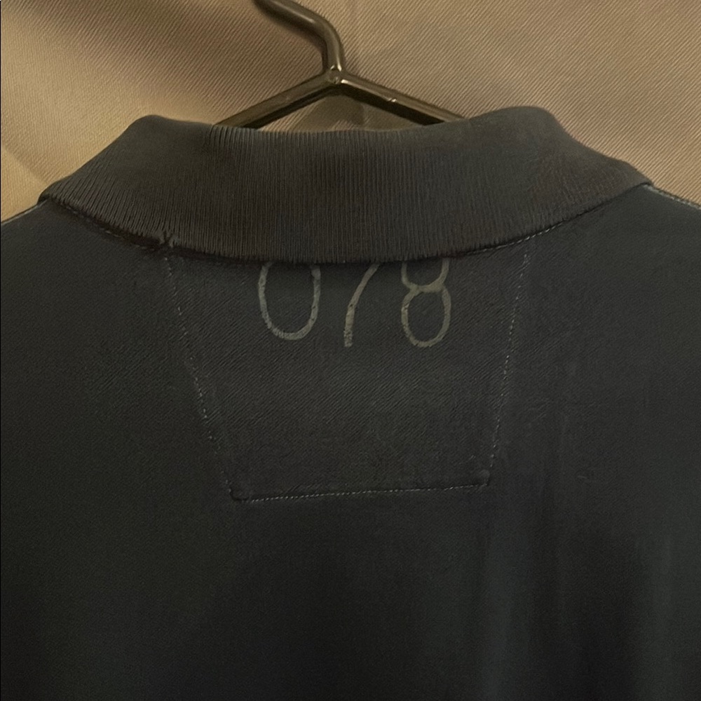 GAP Black Polo Shirt with Unique Graphic - Picture 4 of 4